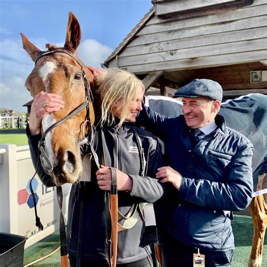 I would like to wish all my loyal owners , staff , jockeys & my social media followers A Very Happy & Healthy New Year 🥂🍾🐎 | Richard Rowe Racing.