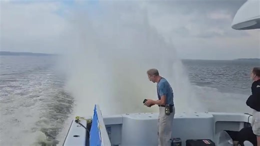 surface drive the film https://www.youtube.com/watch?v=V8a_W-Tz4kY&t=12s Arneson Marine | VÉHICULE