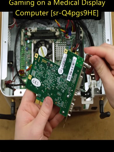 Gaming on a Medical Display Computer [sr-Q4pgs9HE] (2)