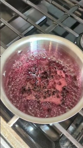 10 Minute Blackberry Syrup (so easy!)