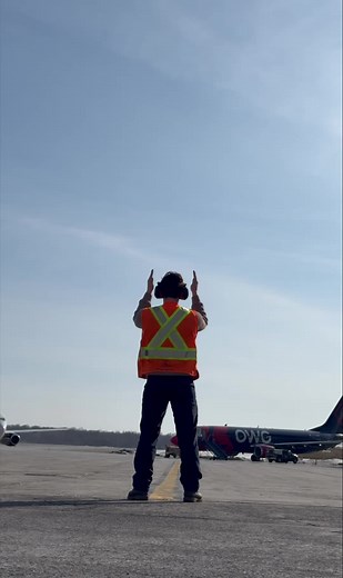 Every journey starts this way! Our ground crew ensures your flight is runway-ready. ✈️👷‍♂️ #nolinor #nolinoraviation #aviation #goldstandard #beyondexpectations #buildingalegendontime #biggestfleet #30yearsexperience #realairline #b737200 #boeing #boeinglovers #boeing737 #b737 #aviationlovers #aviationdaily #dailyaviation