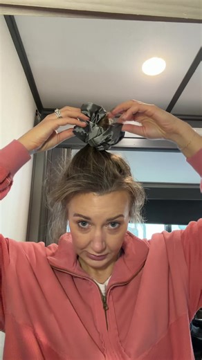 Kitsch pillow scrunchie for voluminous heatless curls #kitsc #heatlesshair