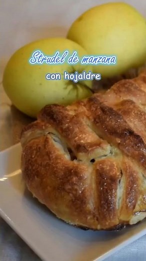 Apple strudel with puff pastry 🍎 A simple, elegant, and delicious dessert