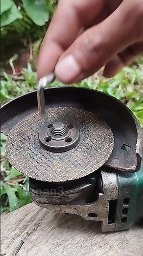 How to Remove a Stuck Grinder Disc Fast! 🔧🔥