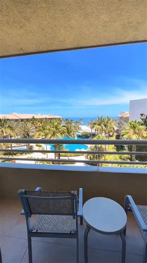 Despierta frente al azul infinito del océano Pacífico y convierte cada mañana en un momento inolvidable. 🌊 🤩 www.hotelessolaris.com | GR Solaris Lighthouse Los Cabos