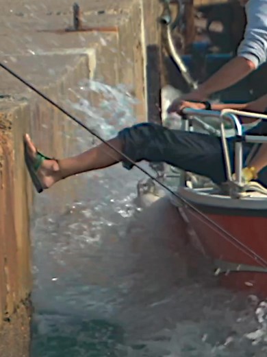 Boat Crashes! Lady Nearly Loses Her Leg! ➡️ Follow @Boat.Zone for more original boat action videos! #boatzone #hauloverinlet #miamiboatramps #boatrampfails #hauloverboats #haulover #boats #bocainlet #boyntoninlet #miamiriver #jupiterinlet #roughinlet