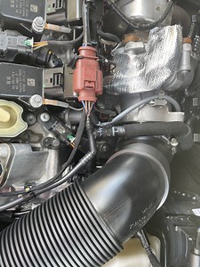 Where’s the diverter valve on the mk8 Golf R?