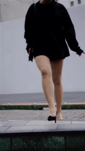 私の新しい物語が始まる。 ブランドデビュー。 最初の一歩、 一緒に見届けてほしい。 Follow me. #ヒロミ45歳