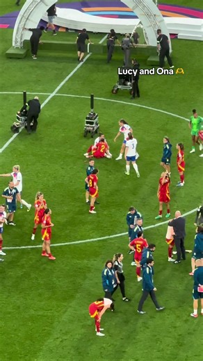 Lucy Bronze's Incredible Performance on Fractured Tibia