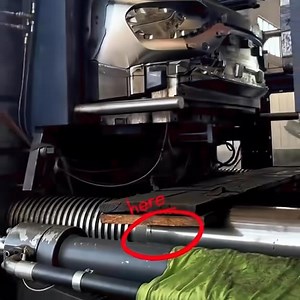 Costo del molde: Un par de millones, sistema de extracción: Un par de tarimas y una cuerdita 🫣 | Moldeo por Inyección