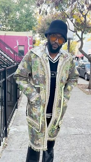 Johnny Cirillo on Instagram: "THE COAT AND TOTE!! So glad I ran into @cointel and asked him about this coat. Work of art! 👏👏👏 #streetfashion #fashion #street #NYC #nycfashion #fall fallfashion #fashiontrends #newyorkcity #style #streetstyle #vintage"