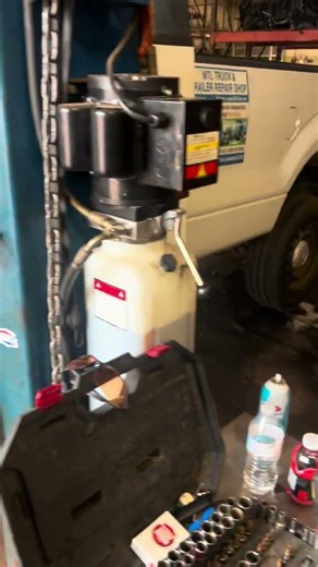 25323, 2009 F150, 5.4, 2WD. Good drivetrain.