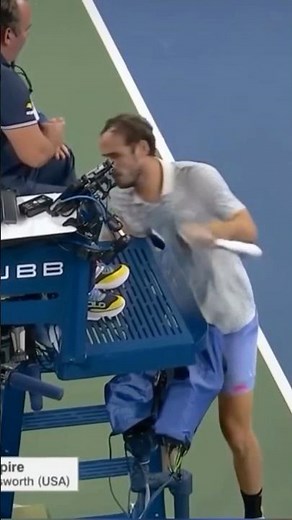 MEDVEDEV ATTACKS UMPIRE 😱😱#tennis #usopen