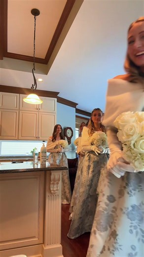 Winter wedding type beat #bridesmaids | winter wedding