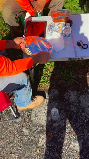 Chazzy on Instagram: "Best lunch ideas for work #lunchcheck #lunchtime #lunchideas #mealprep #construction @antonioandrade9562"