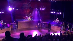 Luke Combs Absolutely Crushes Tennessee Whiskey 💯 Credit: Jonathan Pierce Band | Country Razed