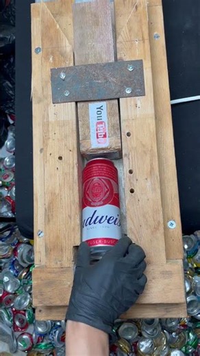 挑战全世界压易拉罐记录#shorts #cancrushin #cancrushing #satisfying #drink#ASMR#cans#解压#缓解压力#FallintoShorts