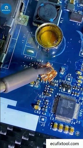 How to safely remove and re-solder a chip from a circuit board?