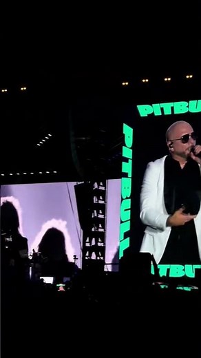 Mr worldwide pitbull on stage #pitbull #concert