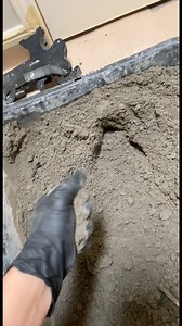 Schluter drain and mud pan installation #viralreals2023 #schlutersystems #bathroomremodel #mudpan | Eber O Guevara