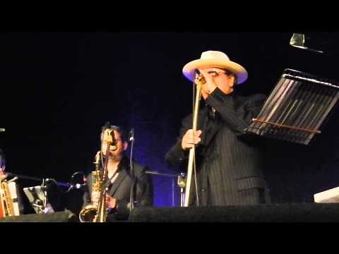 VAN MORRISON performs "INTO THE MYSTIC" at ORANGEFIELD