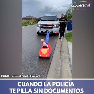😍 Un policía regresaba a su casa cuando se encontró con su hija "manejando" por el lado equivocado. El oficial de Florida, EE.UU. le pidió todos sus documentos y la niña solo se rió de él. | Cooperativa