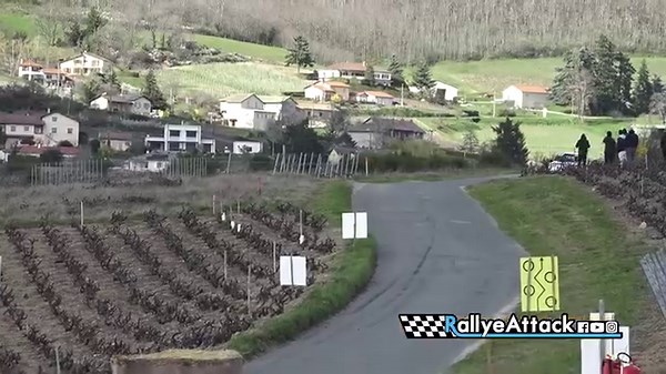 1 Clio Maxi Kit car 1 Julien Saunier 1 épingle = CABLE ! 😍 Rallye des Vignes de Regnie 22-23-Mars 2024 | Rallye Attack