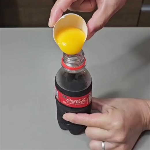 Just put the egg in Coca Cola and you'll thank me later! It's really incredible 😱 | Barbie Recipes and Tips