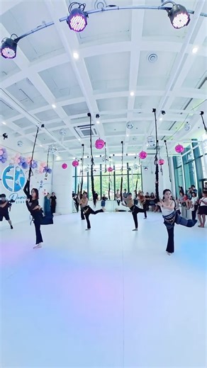 Elin Bungee Studio on Instagram: "✨ Group 12 Performance · 3-Star Level ✨ Performed by Stella, Stephenie、Emaly、Christina, Muriel and Janice。 this 3-star group delivered a vibrant and powerful routine to the song 《舞娘》 Their costumes were eye-catching and full of character, perfectly matching the style and attitude of the choreography. With strong 3-star difficulty combinations and well-connected sequences, the entire performance carried confidence, flair, and undeniable stage presence! 🌟🔥 Instr