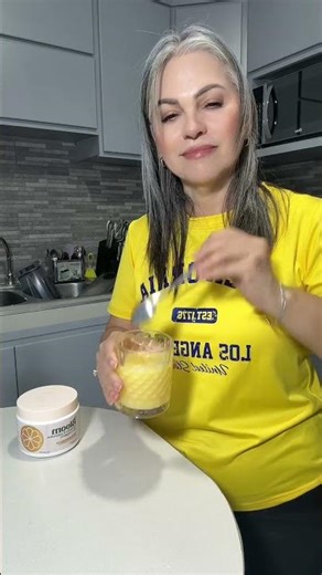 Bovine colostrum with collagen