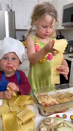 We love lasagna 💚 | CookingwithSammy