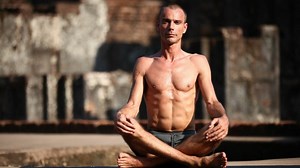 Kundalini Yoga : postures et mouvements, bienfaits et dangers... guide complet