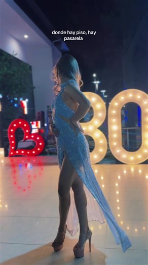 El hermoso vestido de Vellessa en Miss Universe