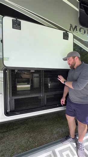 RV Living: Traveling Full Time with Cats in an RV