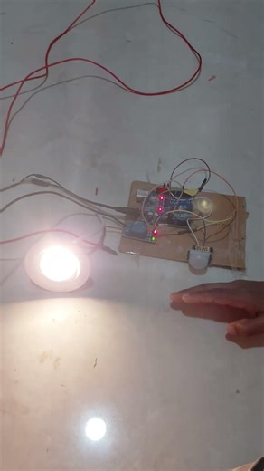 Motion Sensor Light 💡 #arduino #arduinoproject#trending #arduinotutorial #viral #coding #rfidarduino