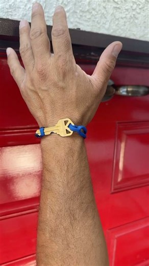 Modern Guide to Knots on Instagram: "Runner’s Bracelet #running #awesomeforsale #keychain #bracelet"