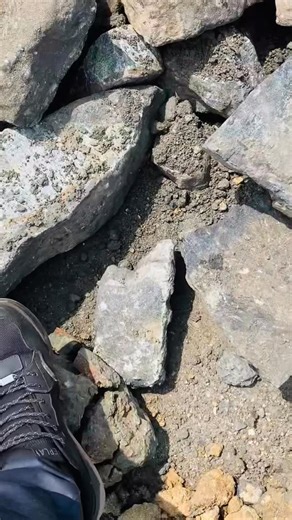 Degree Supply Energy on Instagram: "Parameter Typical / Max / Min Notes Cr₂O₃ (Chromium Oxide) 38% Min – approx. 40% Typical Defines the grade of chromite in the ore. Higher Cr₂O₃ usually means higher value. Cr:Fe Ratio ≥ ~2.4:1 Min Indicates how much chromium relative to iron — important for smelters and ferrochrome production. SiO₂ (Silica) ≤ ~13% Max Silica is an impurity — lower is generally better. Al₂O₃ (Alumina) ≤ ~12–15% Max Another impurity. MgO (Magnesium Oxide) ~ ≤ 22% Max Typical ran