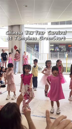 Our K2 children from E-Bridge Pre-School Tampines North were honoured to perform a lively Chinese New Year dance at the Residents’ Network event, celebrating the spirit of unity and community. 🧧✨ We were privileged to have Guest of Honour, Advisor, Tampines GRC Grassroots Organisations, Mr. Baey Yam Keng, join us, together with E-Bridge CEO, Mr. Lim Tien Hock. Amid festive traditions such as the lion dance and lo hei, the children learnt how Chinese New Year brings people together through share