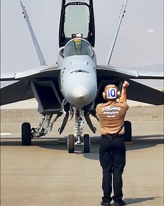 1.3M views · 494 reactions | Dance, fighter jet, dance!! | UNILAD | Facebook