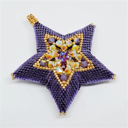 Ellad2 on Instagram: "Sparkle Star Beading Tutorial More Stars beading tutorials on my website: ellad2.com #stars #beading #beadedstar #miyukidelica #swarovskicrystals @miyuki_beads_japan @swarovski #beadwork #peyotestar #star"