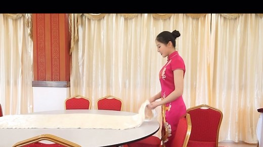 中餐铺台布的三种方式