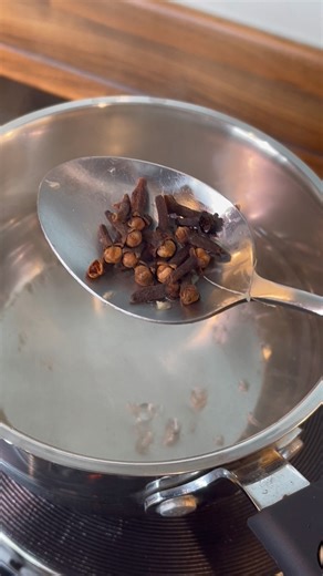 Ingredients Rosemary Organic honey Ginger Lemon peel Clove Hot water ! Drink for 30 days, be grateful | Chef Ricardo Cooking