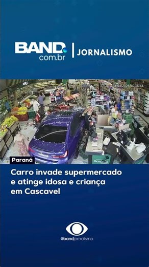 Carro invade supermercado e atinge idosa e criança em Cascavel