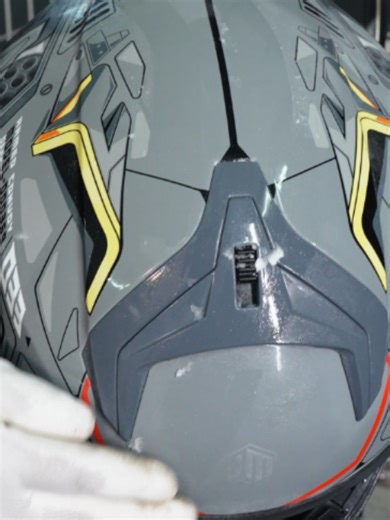Cada casco ILM pasa por pruebas exigentes que ponen a prueba su resistencia, seguridad y desempeño en diferentes condiciones.🔥Porque la protección no se improvisa, se comprueba en cada impacto, cada material y cada detalle. En ILM, es parte del compromiso de ofrecerte la confianza que necesitas para rodar protegido en cada kilómetro. #ILM #CascosILM #ILMMexico