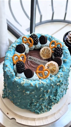 THE MINT COATED crispy chocolate cake