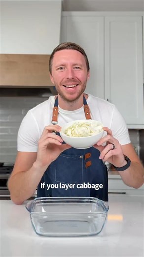 Cheesy Low Carb Enchilada Bake 🔥😋🙌 What you need: 3-4 cups shredded cabbage 2 cups fully cooked, grilled chicken 1 can of enchilada sauce 12 oz shredded Mexican cheese 1/4 cup diced jalapeños and onions Salt, pepper, garlic powder, chili powder & paprika How to make it: 1. In a large baking dish, mix your cabbage, chicken, enchilada sauce, seasonings and half of your cheese. 2. Top with the rest of your cheese, jalapeños and onions. 3. Bake @ 375F for 30 mins. Take it out & enjoy! This high p