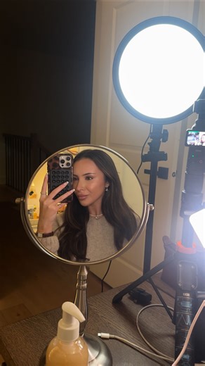 Toni Sevdalis on Instagram: "An in-depth tutorial on how I install my tape in extensions at home 🤎"