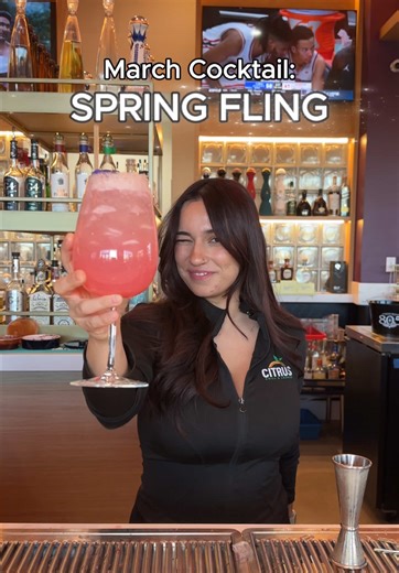 Spring has officially sprung 🌸 Meet Spring Fling, our March cocktail featuring gin, champagne, white peach, hibiscus, and lemon, topped with soda and finished with an edible flower 🍹✨ #vegaslocal #hendersonnv #southwestlv #mediterraneanfood #springcocktail