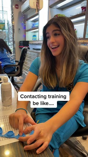 Contact training be like……🤣🤣🤣🤣 👏🏼👏🏼👏🏼 #opticalacademy #opt#opticalacademyc#wecometoyous#onsites#onsiteeyecares#onsiteeyewearb#mobiled#ondemandp#popupopticals#onsiteeyecares#onsiteeyewearb#mobilevisionl#TeleeyesleOptometry