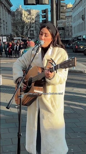 Here you come again Just when I've begun to get myself together... #streetperformer #leire #busking